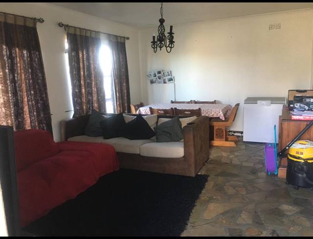 3 bed property to rent in GRASSY PARK